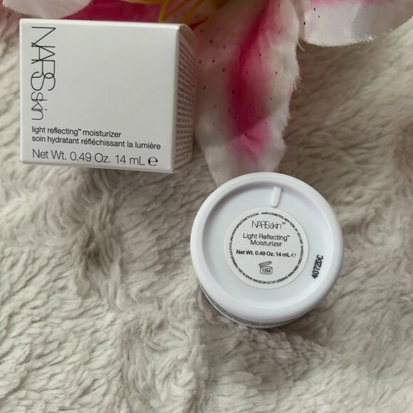 NARS skin - light reflecting moisturizer, 14 mL - Picture 4 of 9